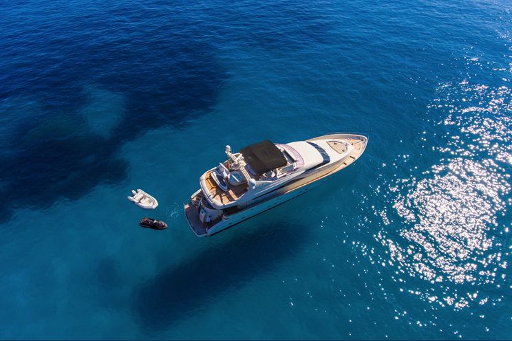 Luxury Crewed Motor Yacht SERAPH - 27m Mochi Craft - 4 cabins ...