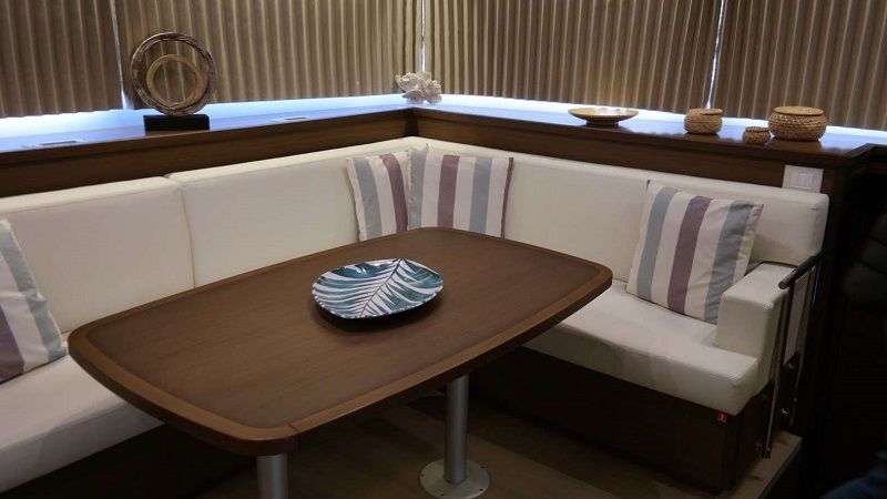 saloon dining table
