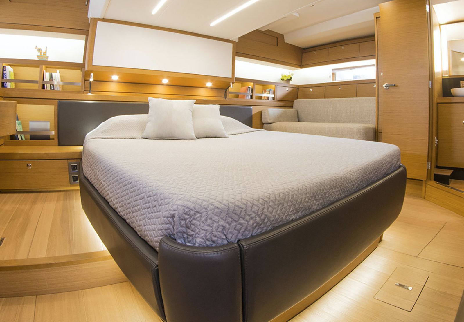 SOPHIA Dufour 63 Cabin