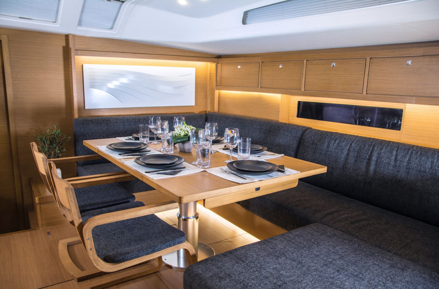 SOPHIA Dufour 63 Dining