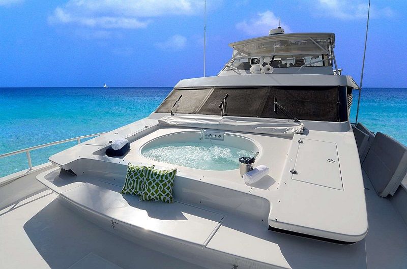 jacuzzi on the fore deck