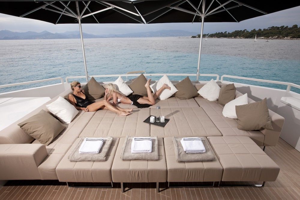 Lounge Area Flybridge