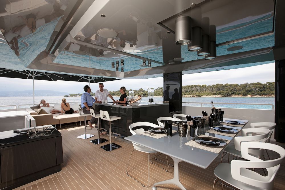 Alfresco Dining Flybridge