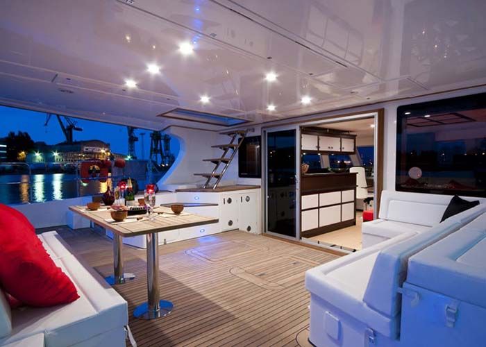 Sunreef 62 - Cockpit