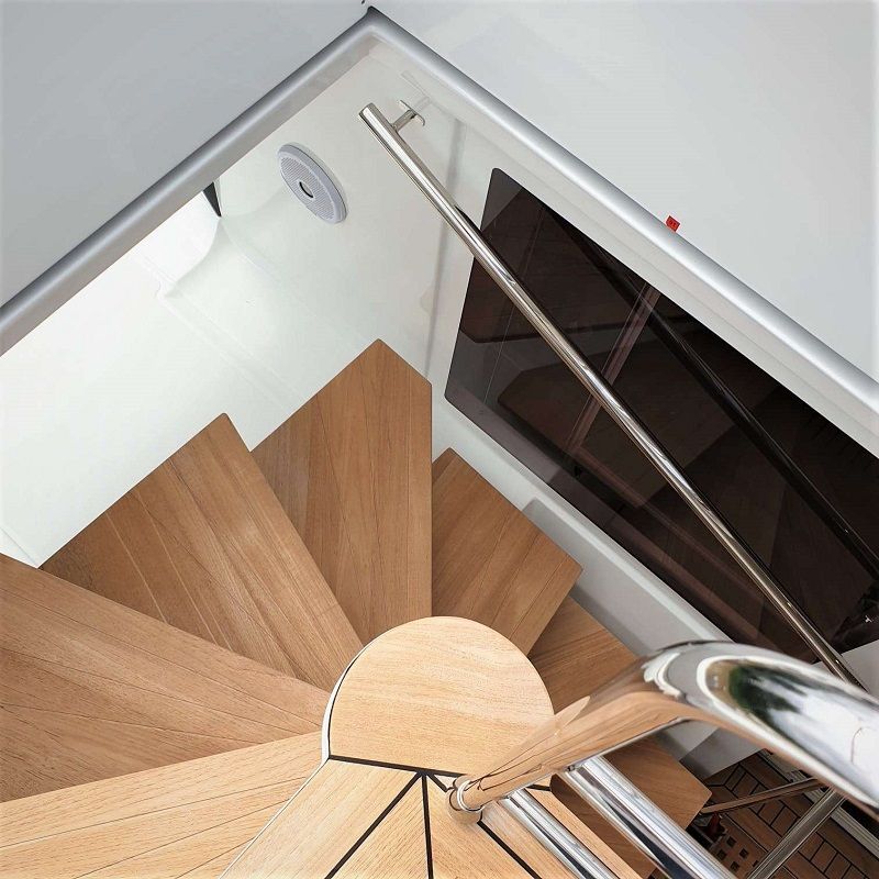 stairway to the flybridge