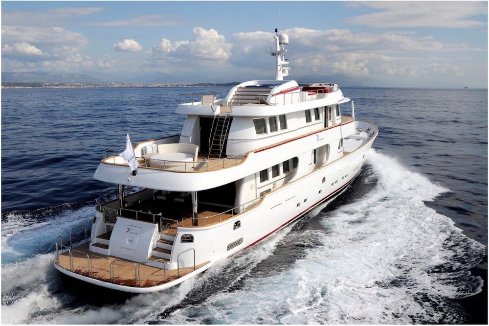 TANANAI Yacht Underway