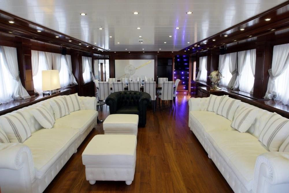 TANANAI Yacht Saloon
