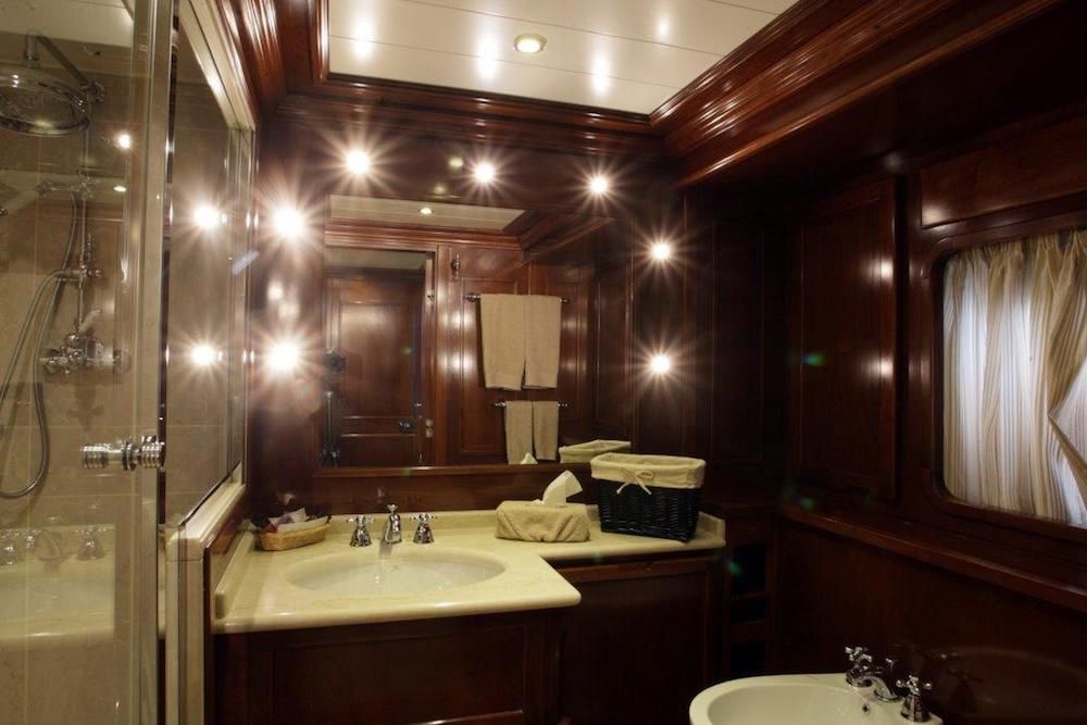 TANANAI Yacht Master Bath