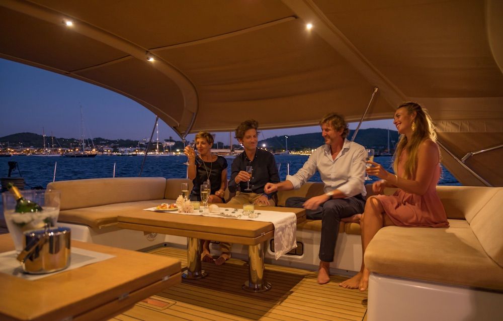 Boatbookings THALIMA Sailing Yacht Cocktails