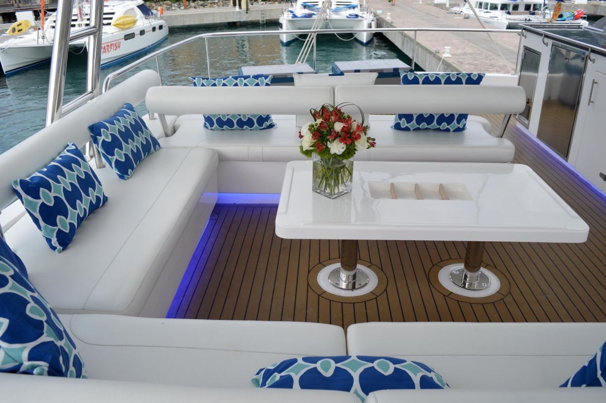 THE ANNEX Leopard 58 Crewed Catamaran Upper Dining