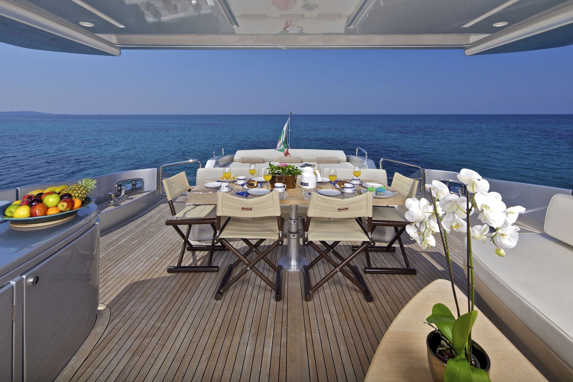 THEA MALTA Azimut 86 Aft