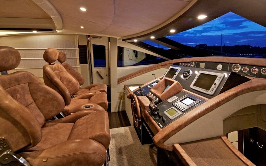 THEA MALTA Azimut 86 Wheelhouse