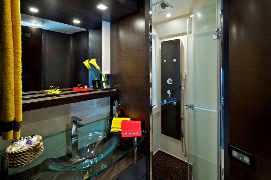 THEA MALTA Azimut 86 Bathroom
