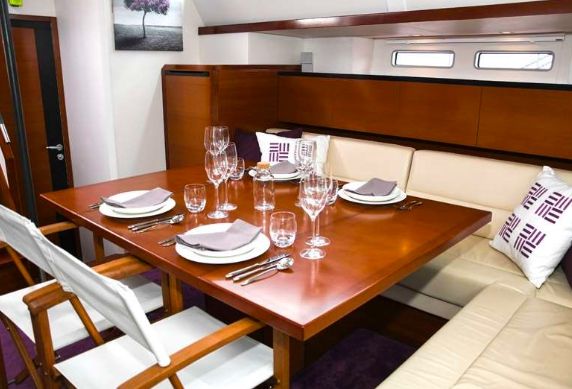 THEIA OF LONDON - Dinner area