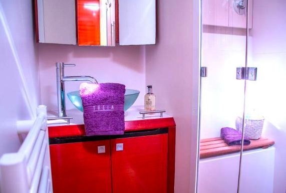 THEIA OF LONDON - Master cabin bathroom