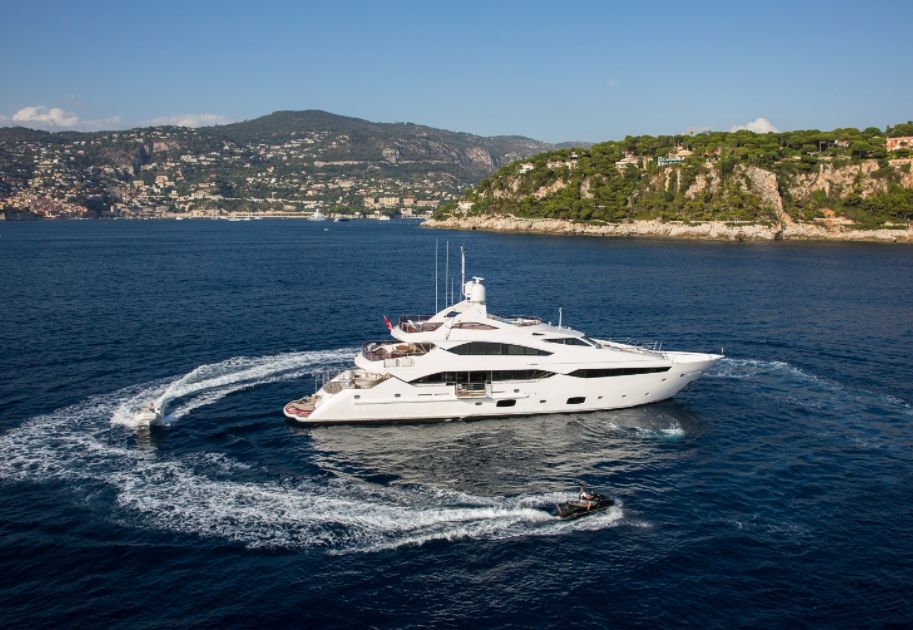 THUMPER - Sunseeker 40m - At Sail