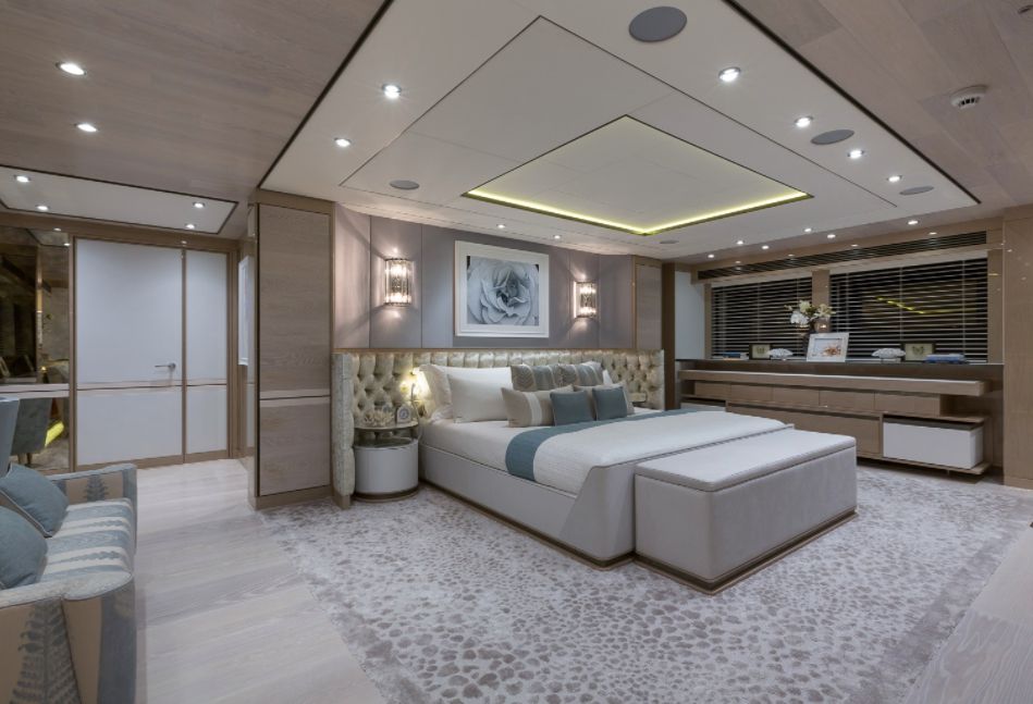 THUMPER - Sunseeker 40m - Master Cabin