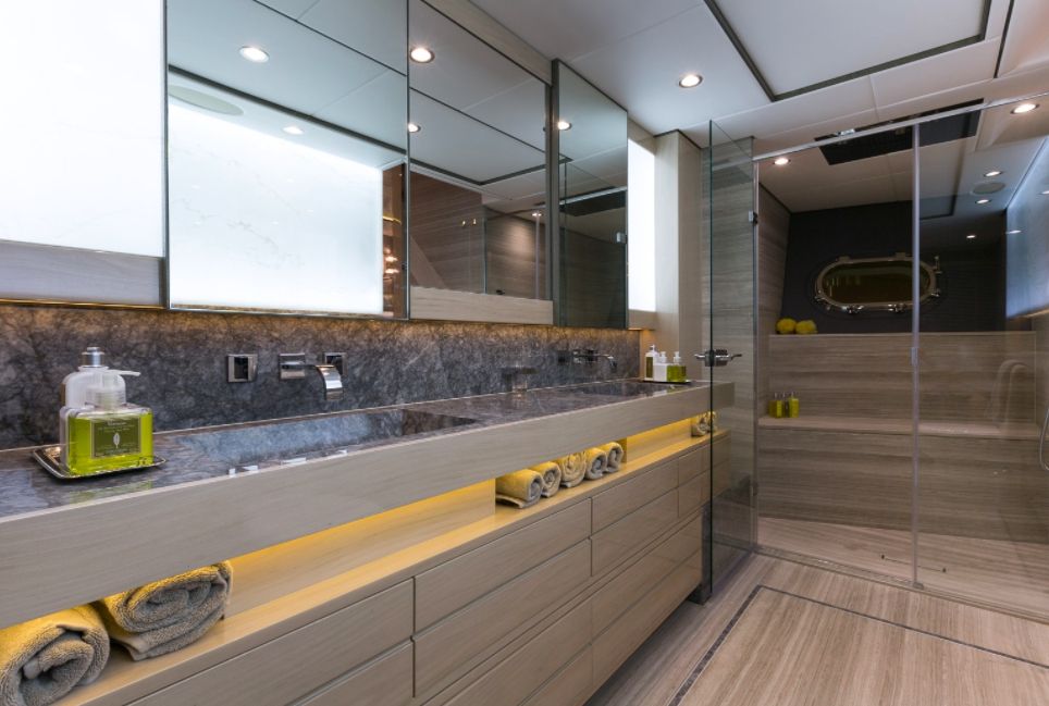 THUMPER - Sunseeker 40m - Master Bathroom