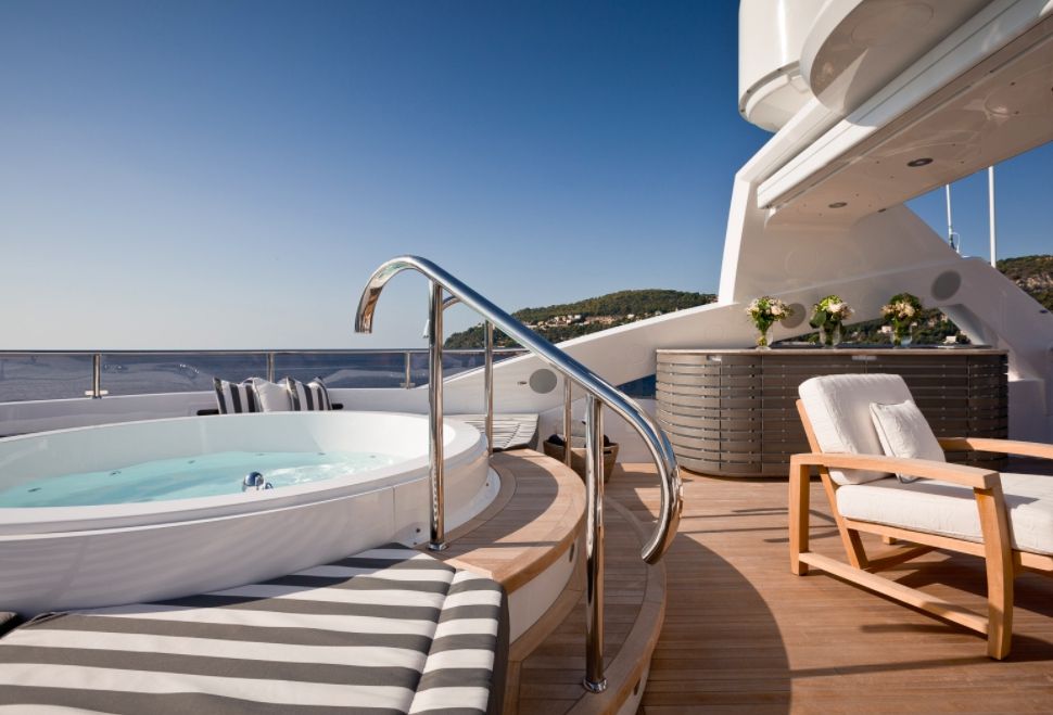 THUMPER - Sunseeker 40m - Jacuzzi