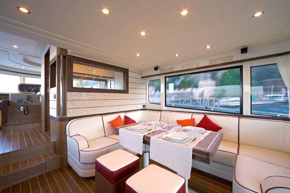 TRABUCAIRE - Main saloon