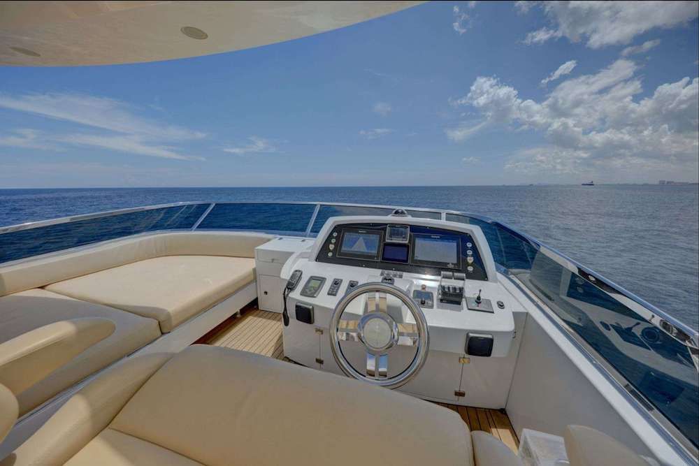 VALERE Azimut 84 Motor Yacht Helm