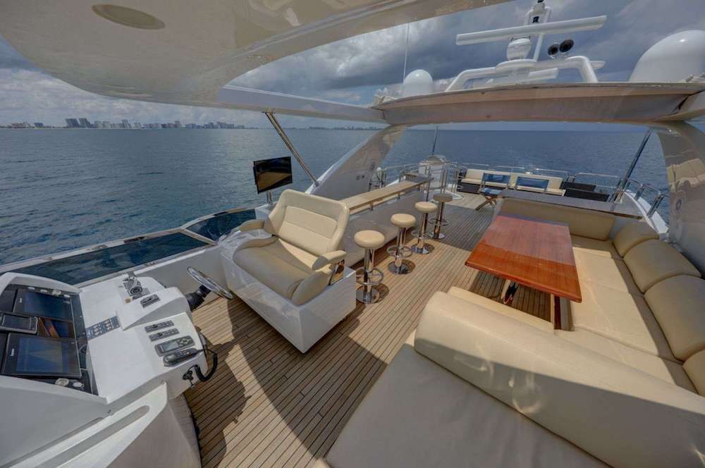 VALERE Azimut 84 Motor Yacht Fly Dining