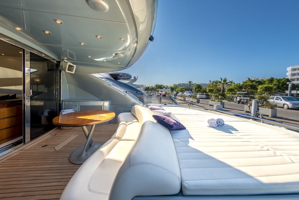 VANQUISH - Aft deck