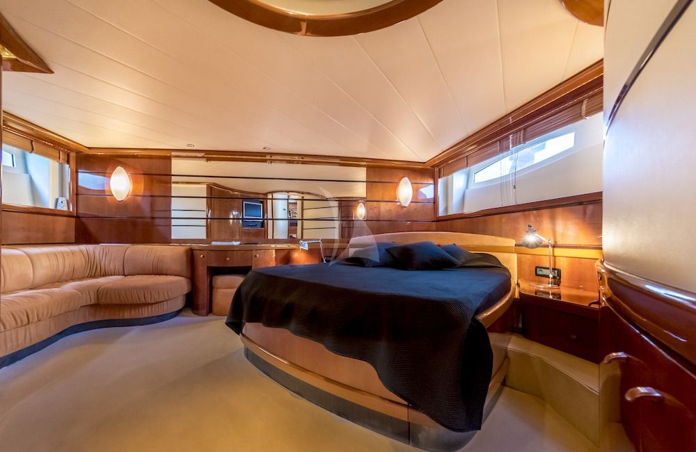 VANQUISH - Master suite