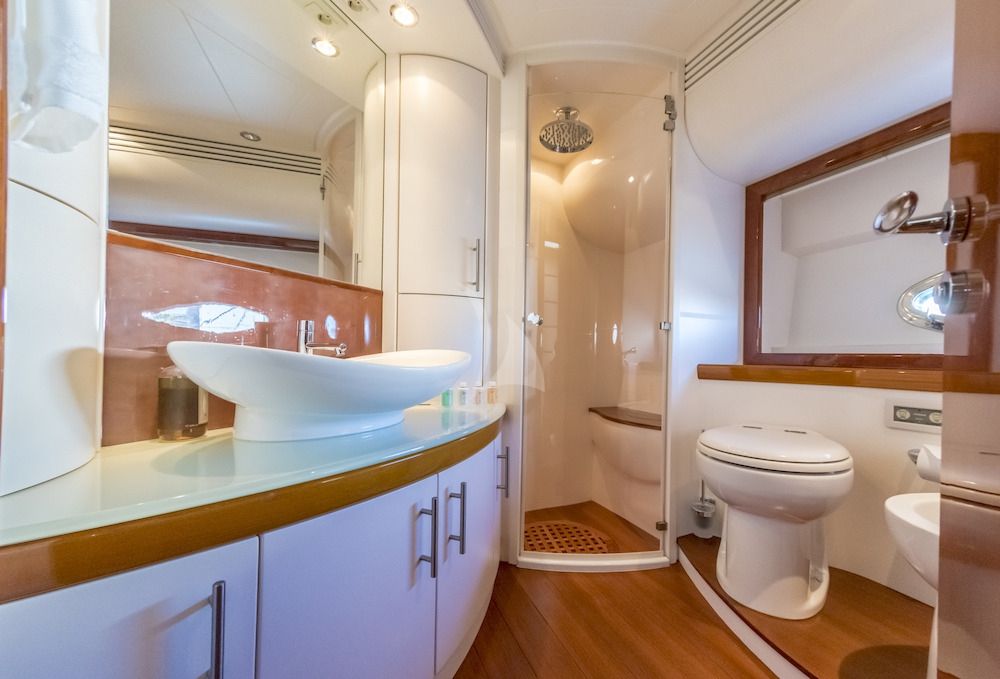 VANQUISH - Guest ensuite