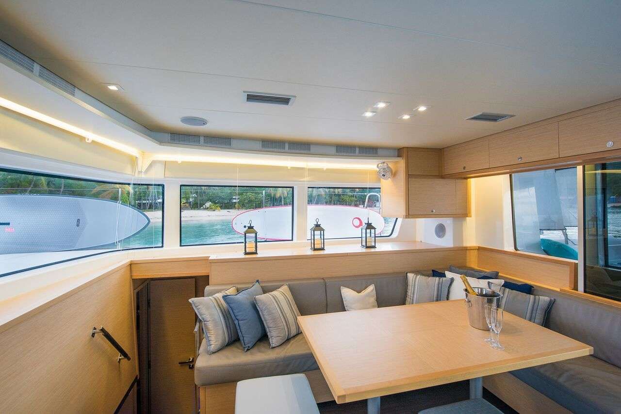 VENTANA Lagoon 52 Saloon