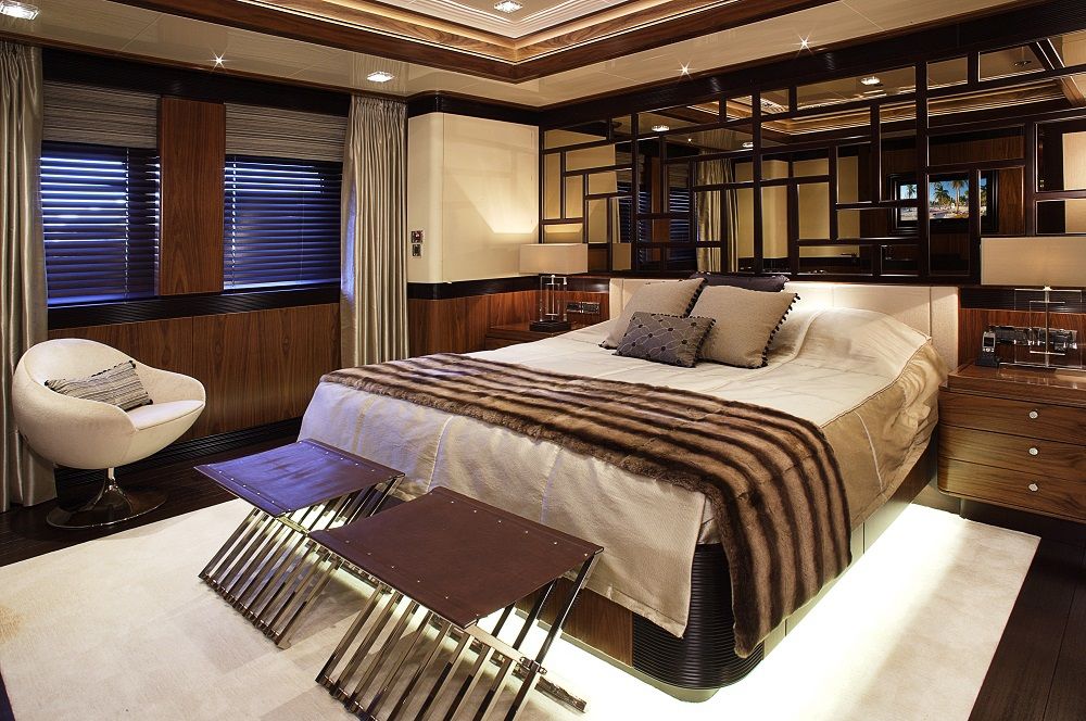 Port VIP Cabin