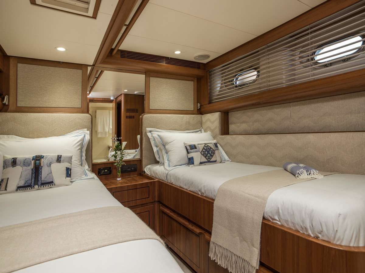 VIVID Jongert 2700M Cabin
