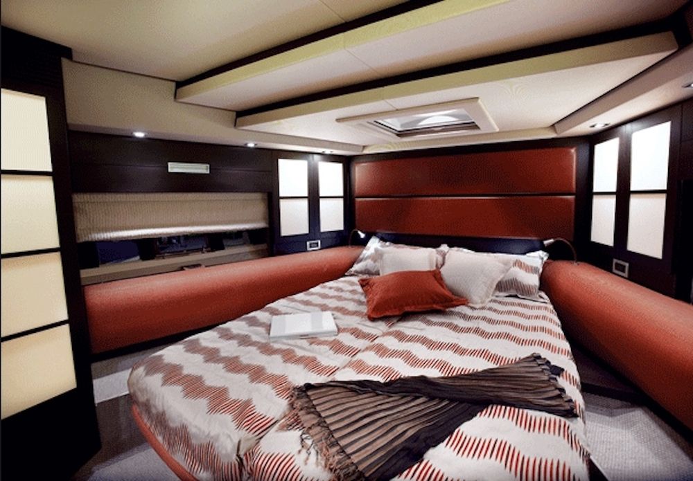 Azimut 62 WARREN KELLY Master Cabin