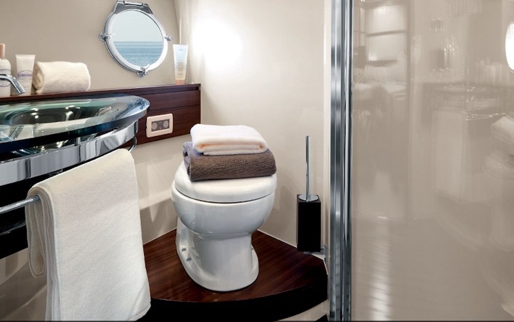 Azimut 62 WARREN KELLY Bathroom