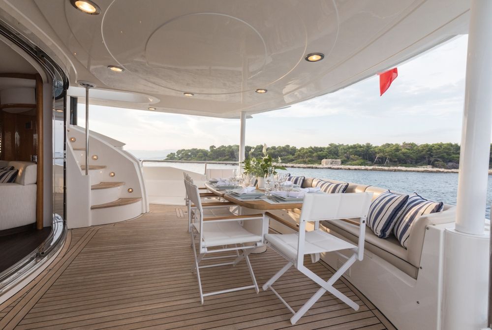 Aft deck dining