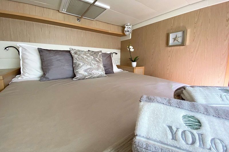 starboard forward double cabin