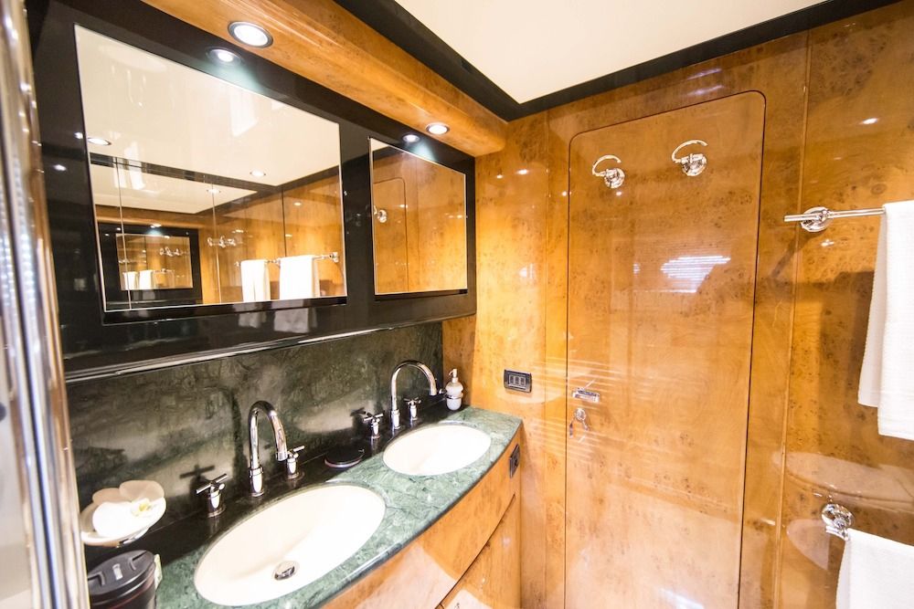 ZIA CANAIA Riva Yacht Bathroom