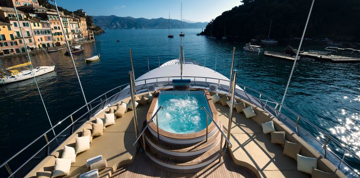 THE WELLESLEY Oceanco Spillpool Jacuzzi Portofino