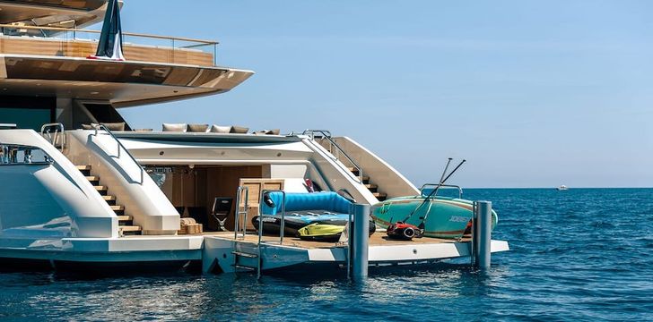 VERTIGE Motor Yacht Beach Club Water Toys