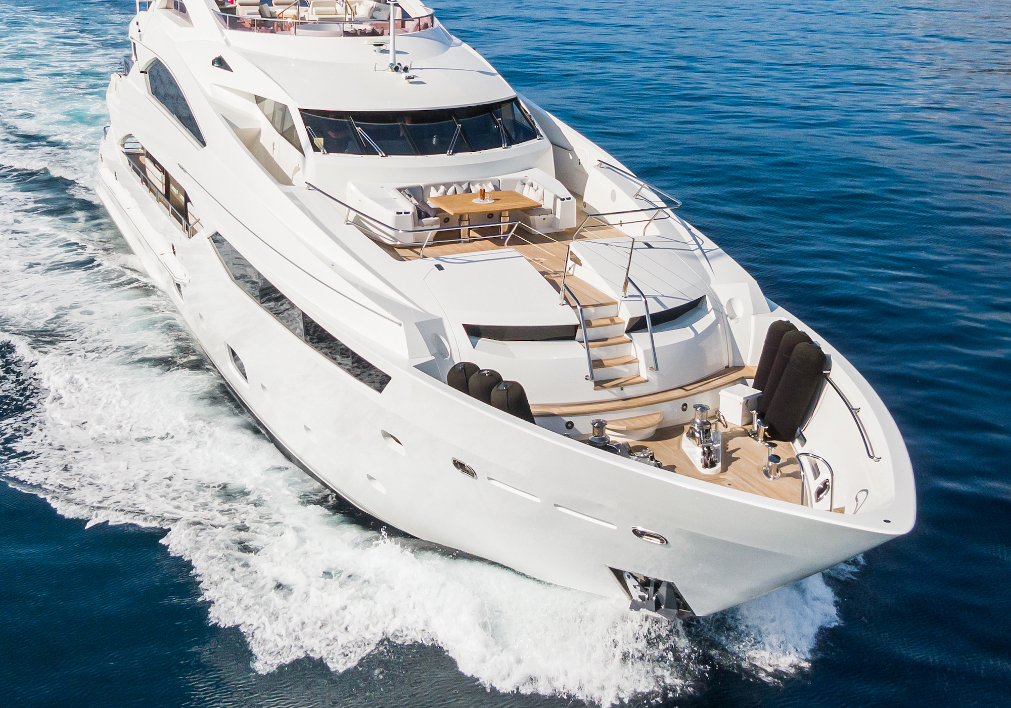 THUMPER Motor Yacht Bow Cruising - GRID