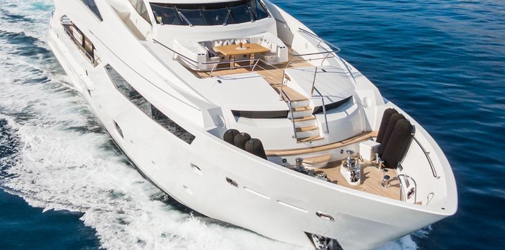THUMPER Motor Yacht Bow Cruising - GRID