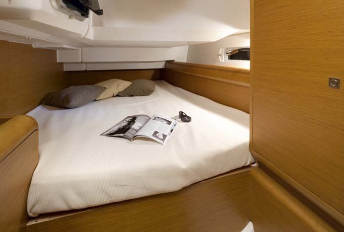 Sun Odyssey 409 - Fore Cabin