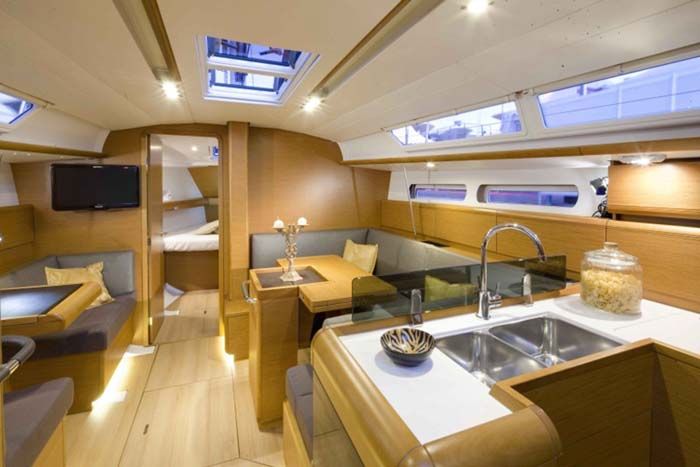 Sun Odyssey 409 - Kitchen